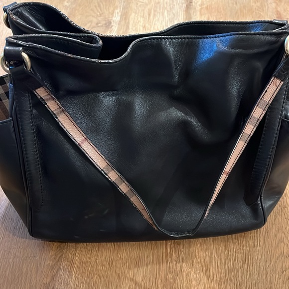 Burberry bucket bag. - Picture 4 of 16